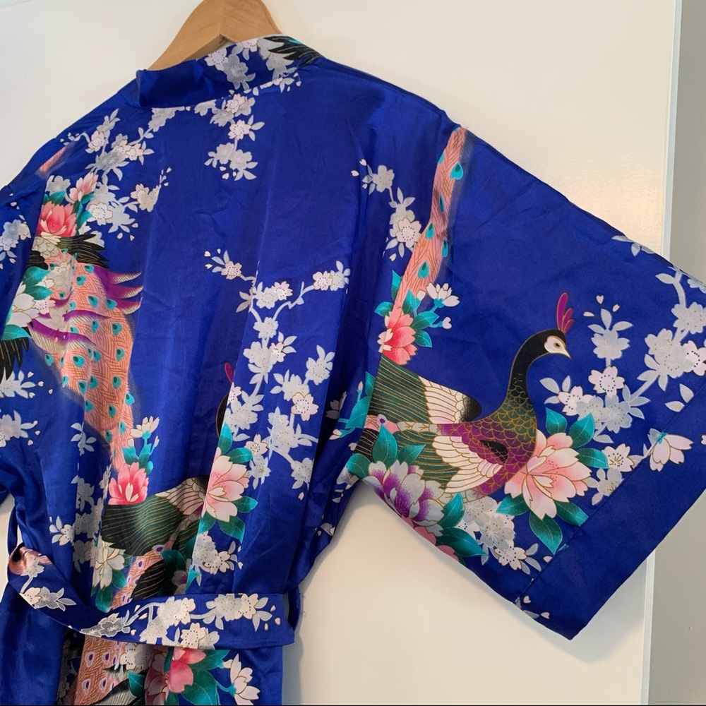 Patterned Peacock Robe & Camisole Set - Picture 7 of 16
